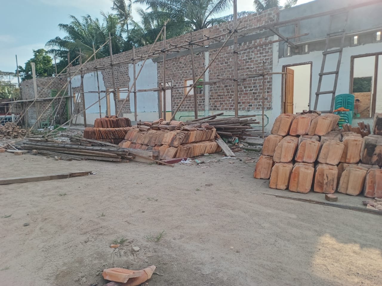Swadaya Rehab Balai Desa